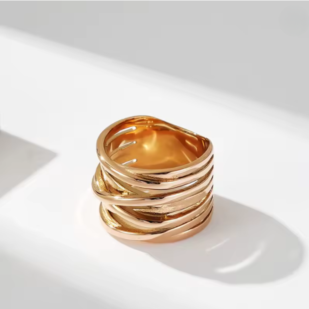 Anel de Banda em Cruz Multicamada Cativante