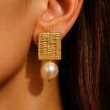 Brincos de Pérola em Fio Dourado Elegantes