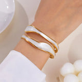 Pulseira Moderna em Onda de Aço Inoxidável