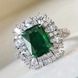 Anel Halo de Esmeralda e Zircónia