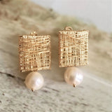 Brincos de Pérola em Fio Dourado Elegantes