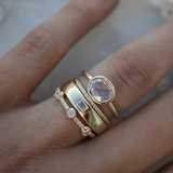 Conjunto de Anéis Dourados com Zircónia Atemporal