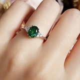 Anel de Promessa de Esmeralda e Zircónia Elegante